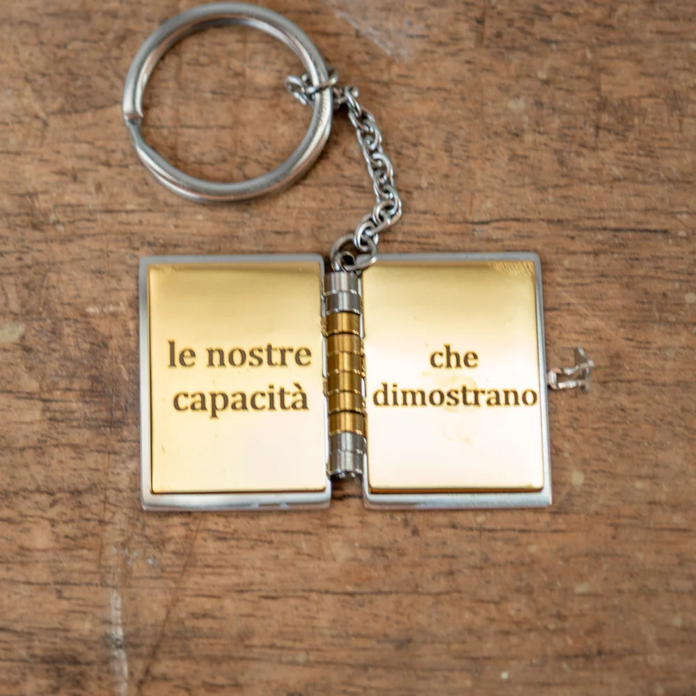 Portachiavi/Collana Book ~ Frase Silente 2 (Non Sono le nostre capacità...) (HP) - Image 3